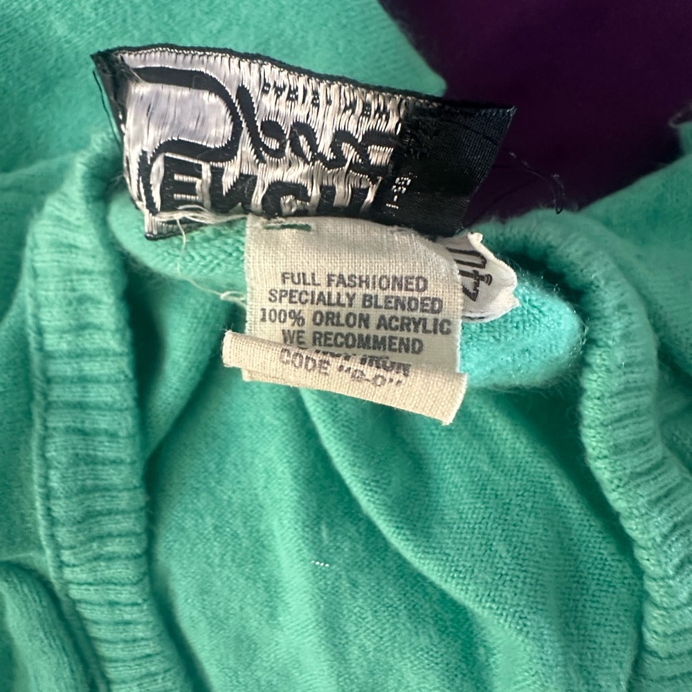 Mint Green V-Neck Givenchy Sport Sweater - Picture 4 of 4